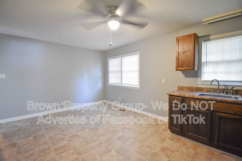 Fayetteville House: 817 Bronco Lane