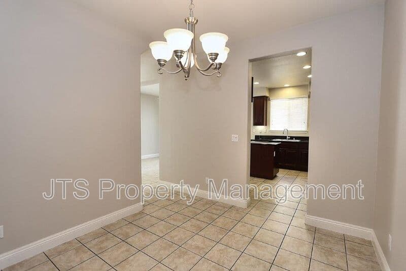 Sacramento House: 5424 Washoe Street