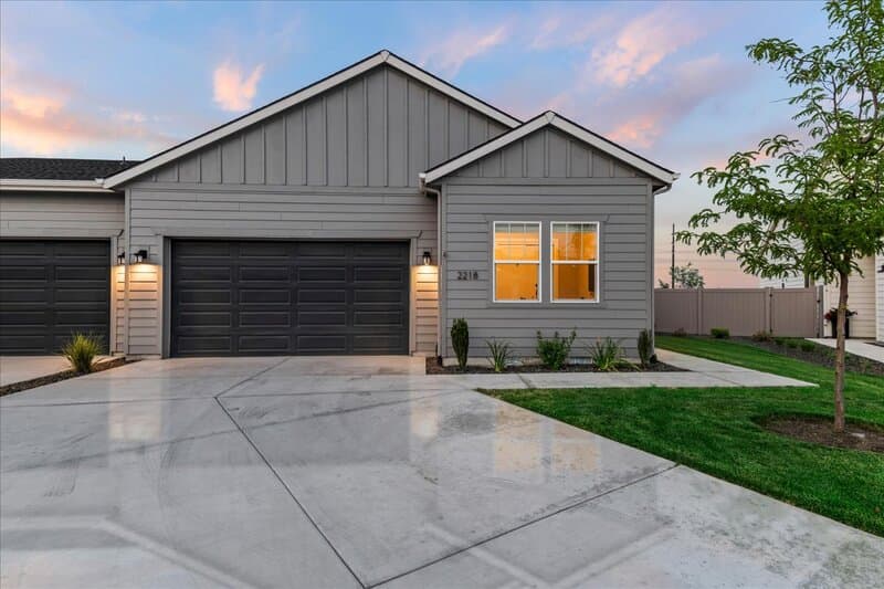 Star House: 2218 North Leatherwood Avenue