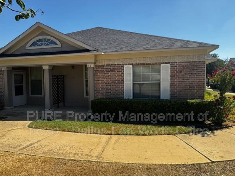 Grapevine Apartment: 400 Glade Road