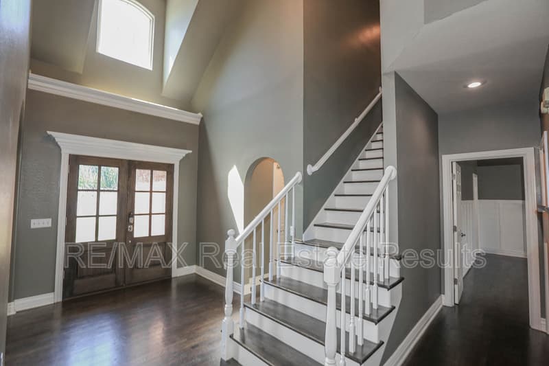 Rogers House: 5300 S 44th Pl