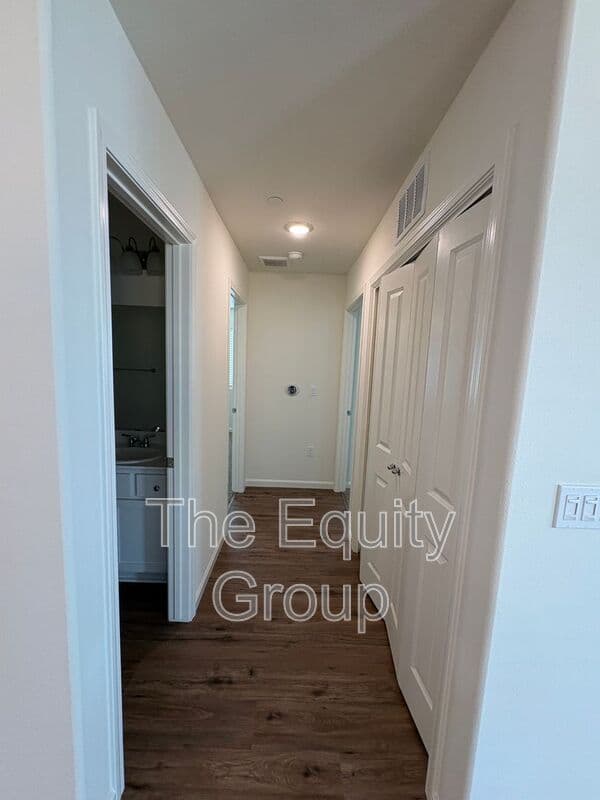 Visalia House: 30643 Marigold Road