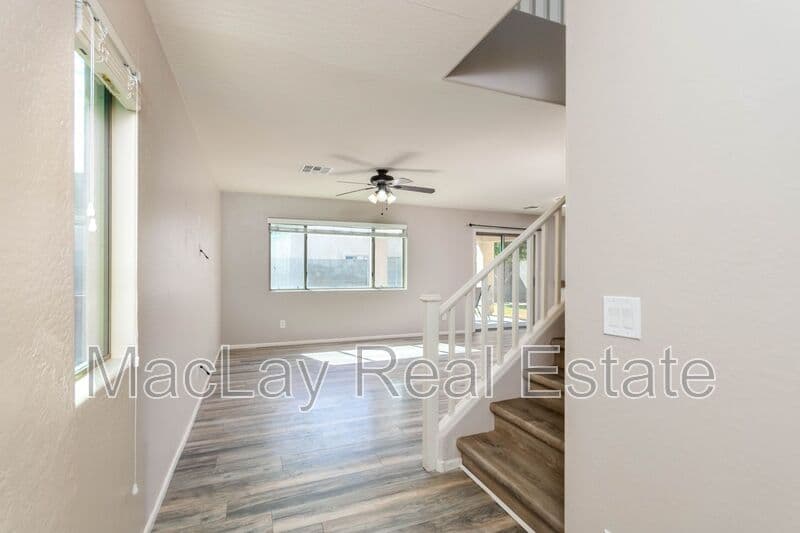 Glendale House: 7265 W Glenn Dr