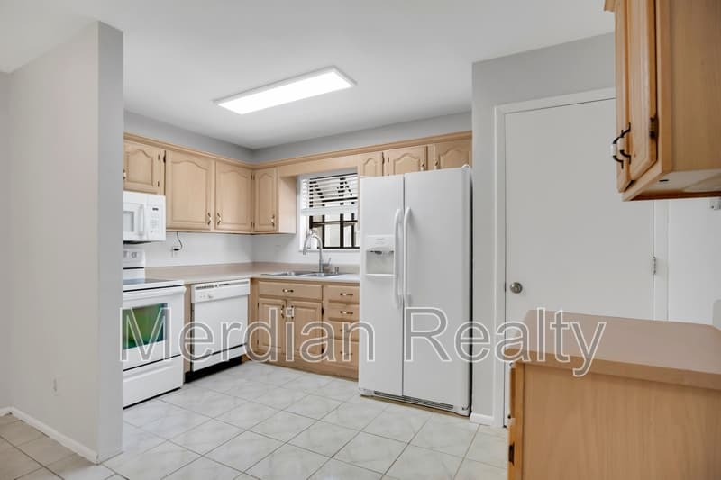 Longwood Condo: 118 Springwood Circle #A - 1