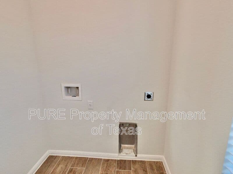 Manor House: 9900 Dalliance Ln