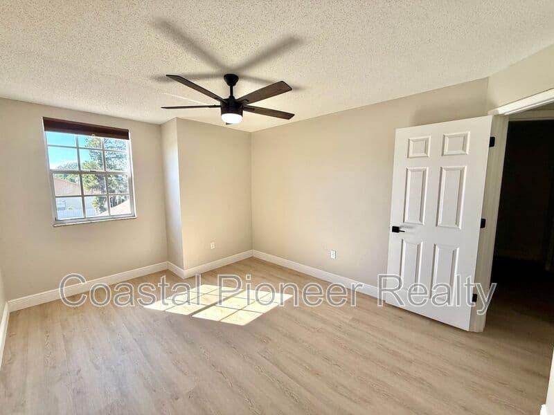 Tampa House: 8731 Huntfield St
