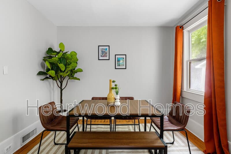 Columbia House: 921 Laurens Street
