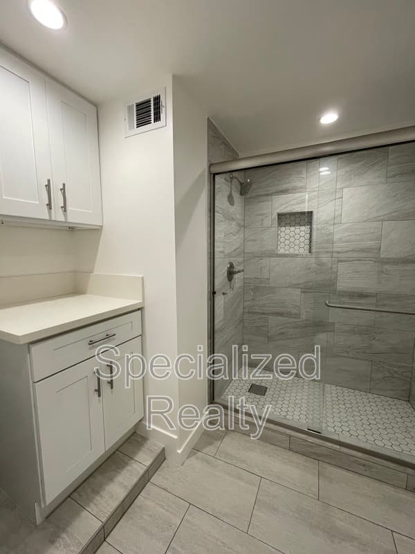 Glendale Condo: 1135 Scofield Drive
