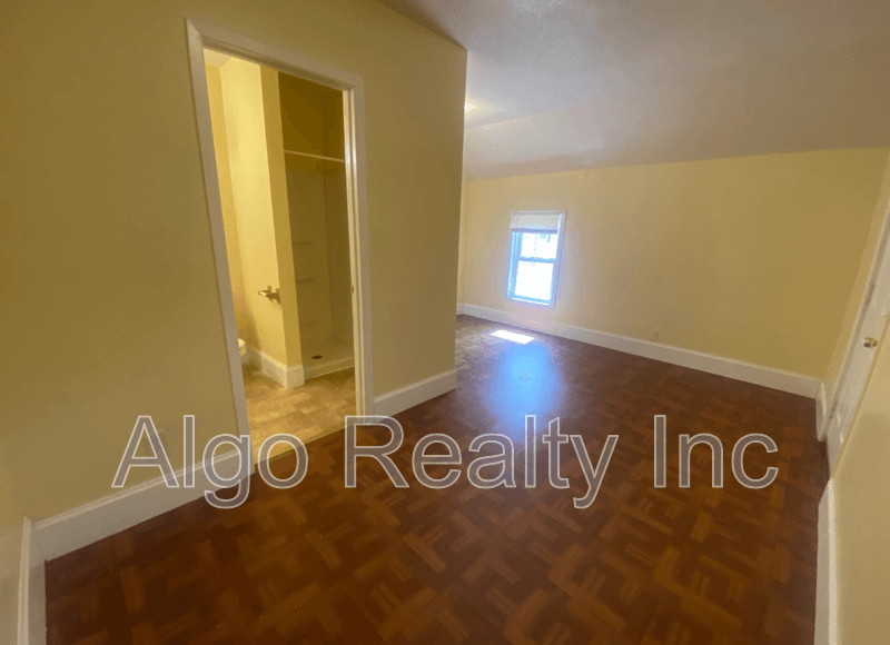 Minneapolis House: 2117 Illion Ave N