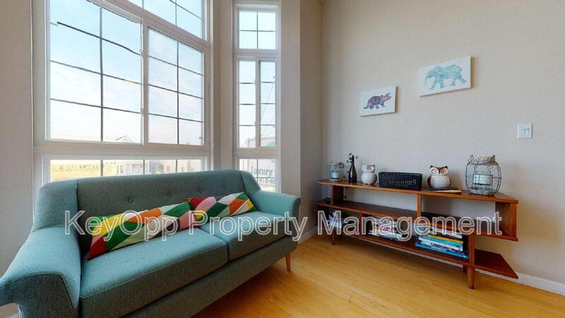 San Francisco Condo: 2332 Taraval Street