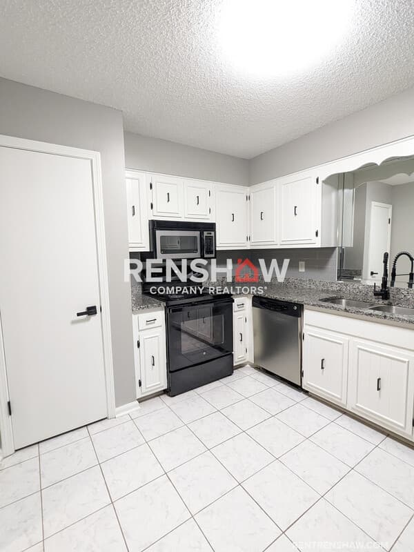 Bartlett House: 6936 Briarhill Dr