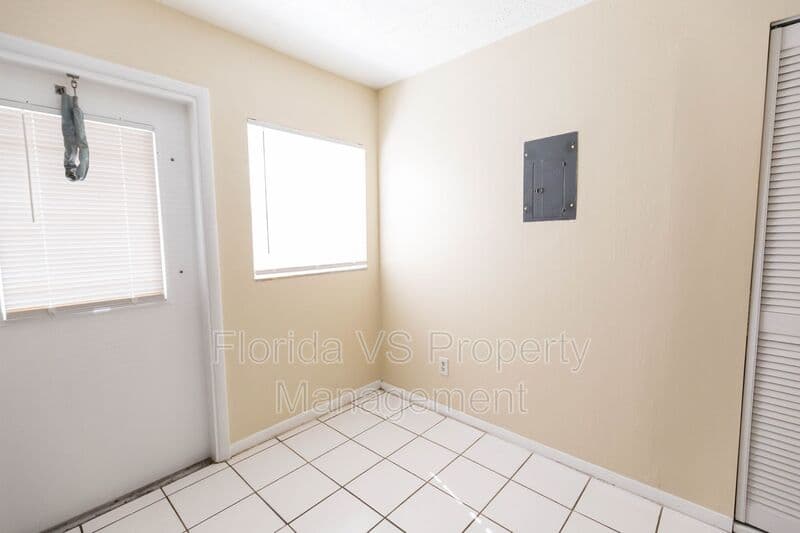 Orlando Condo: 1629 West Oak Ridge Rd