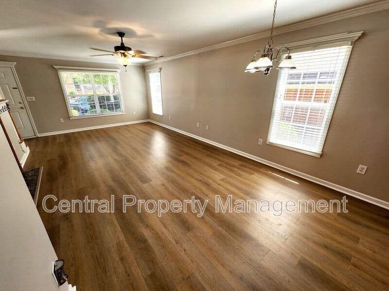Moore House: 303 Rexford Drive