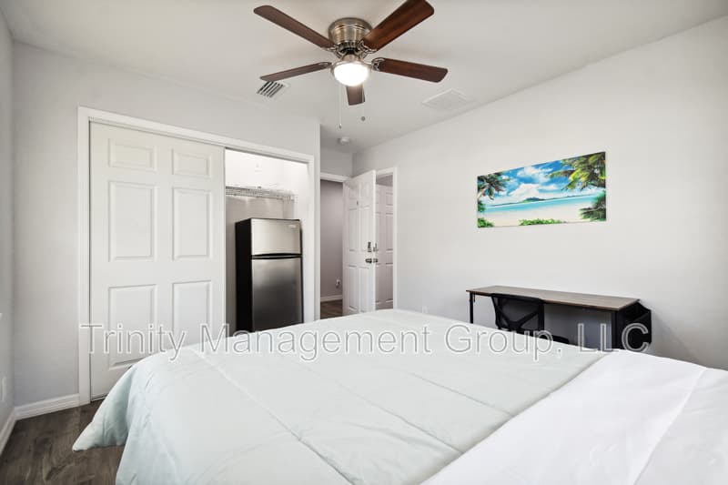 Dunedin House: 1051 Dogwood Drive - Room 1