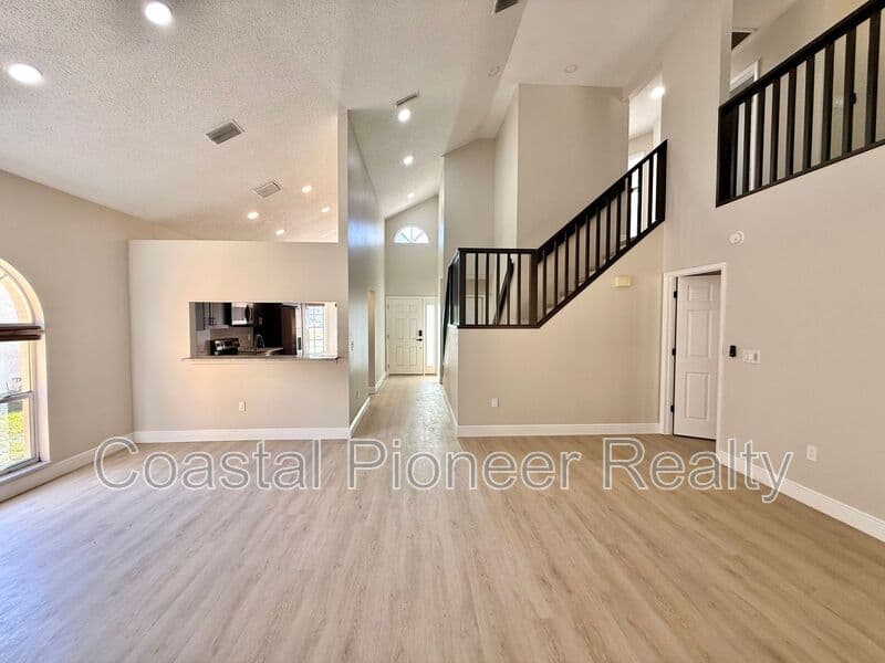 Tampa House: 8731 Huntfield St