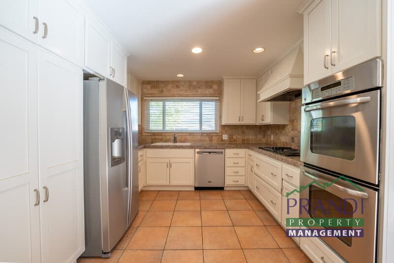 San Rafael House: 4 Trellis Dr