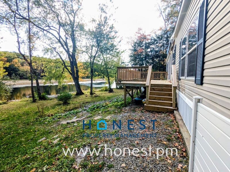 West Gardiner House: 107 Woodland Dr