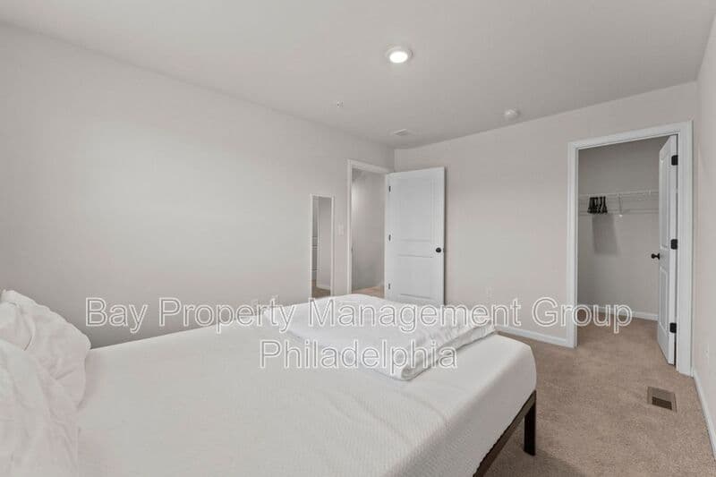 Norristown House: 230 Honey Ln