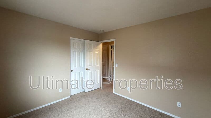 Surprise House: 13461 W Statler St