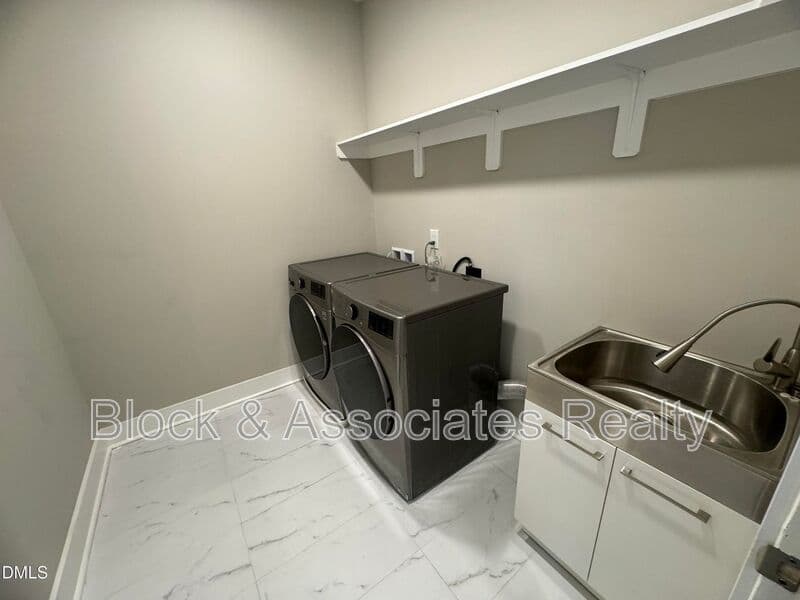Durham House: 4016 Southpoint Landing