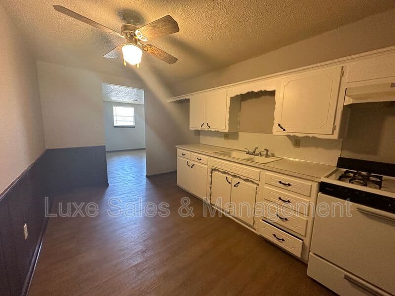 Choctaw House: 3025 Clarke St