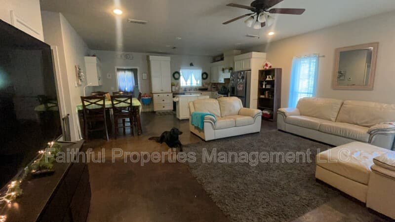 Tyler House: 4528 Byrd Ln