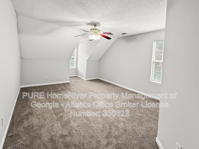 Hampton House: 10867 Knotty Pine Pl