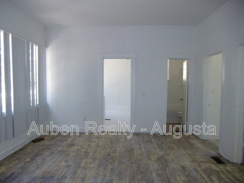 Augusta House: 1914 1/2 Kratha Drive