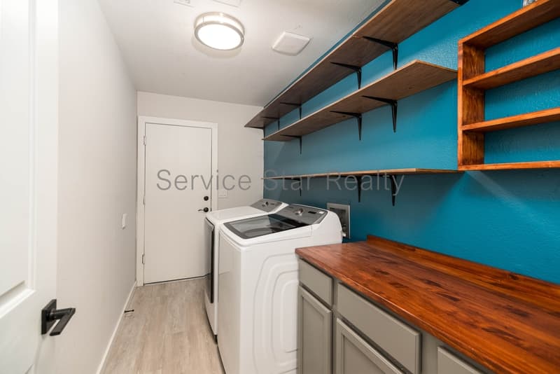 Chandler House: 526 N Pepperwood Ct