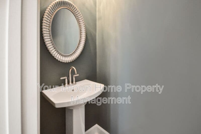 Atlanta House: 959 Dill Ave SW