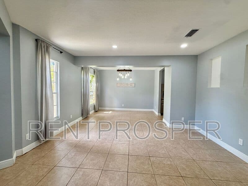 Melbourne House: 4205 Canby Dr