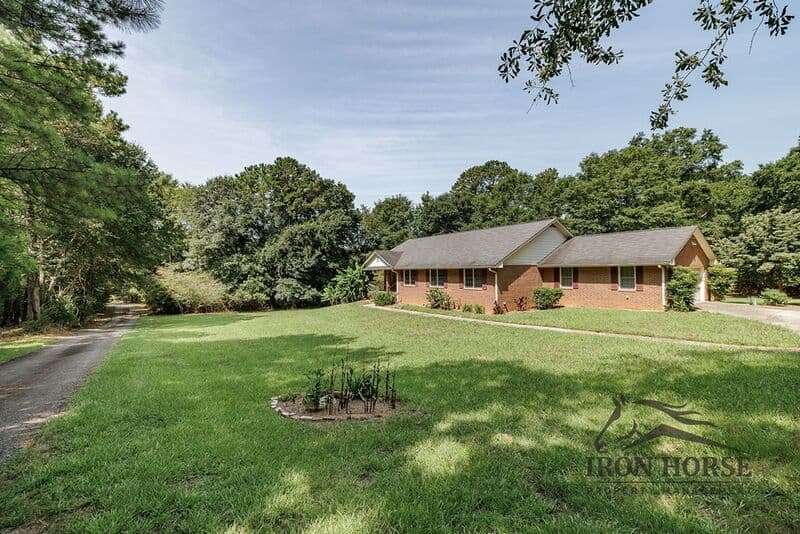 Athens House: 8671 Macon Hwy