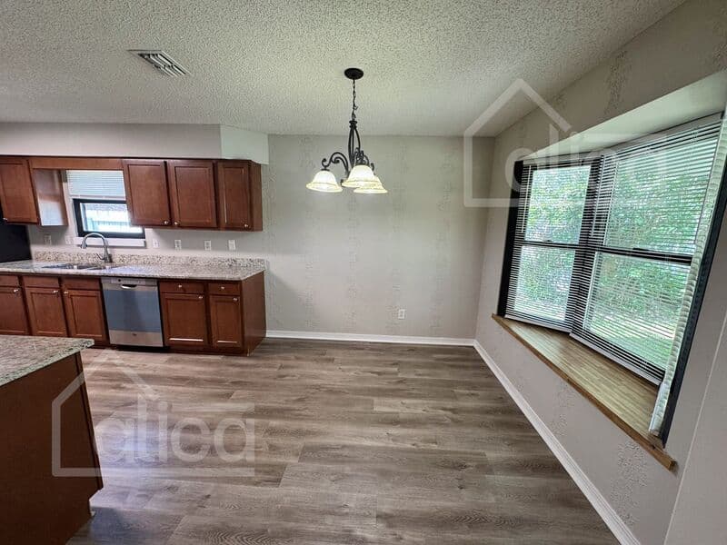 Orange Park House: 1959 Sussex Dr N