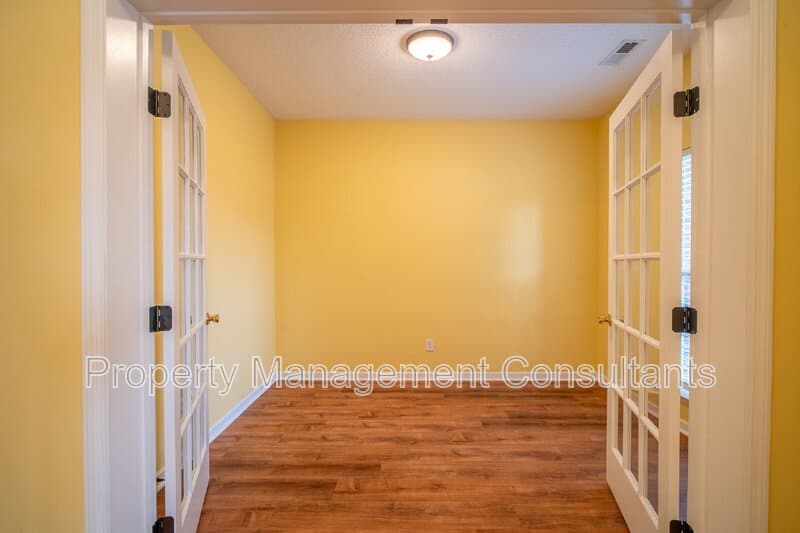 Madison House: 216 Horseshoe Bend North