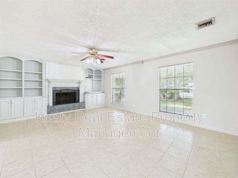 Lafayette House: 300 Quail Drive