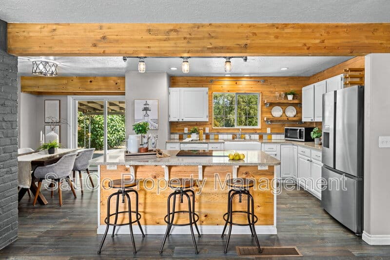 Gresham House: 5301 Southeast Welch Road