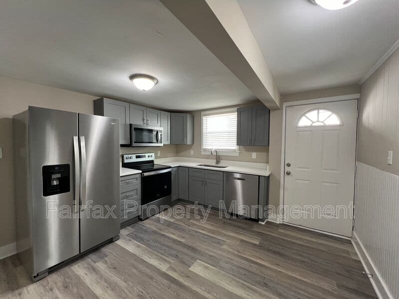Durham House: 2616 S Roxboro St