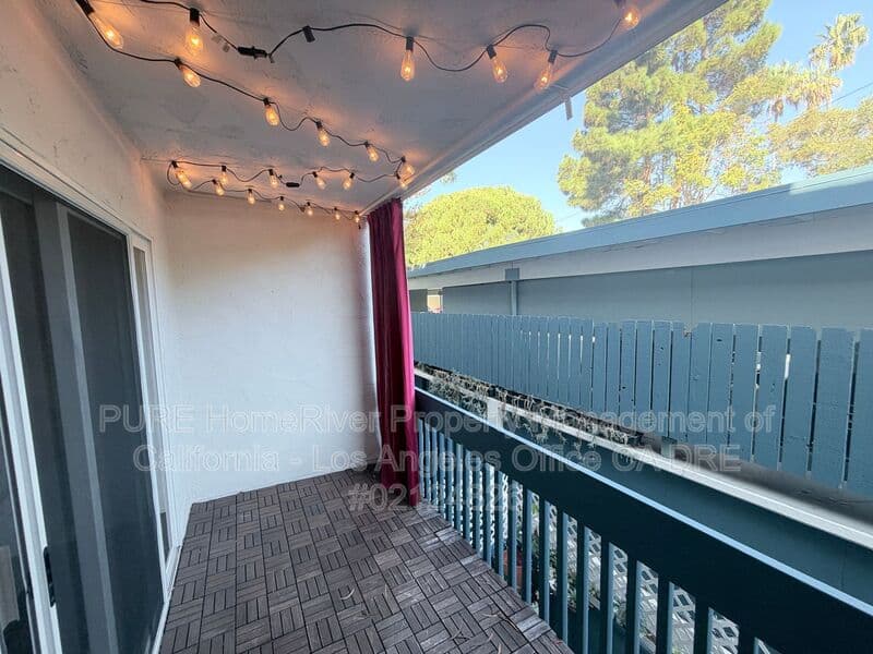 Redondo Beach House: 800 Camino Real