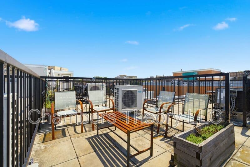 Washington Condo: 2422 17th St