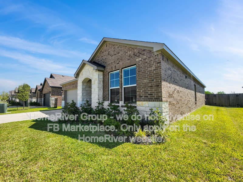 Navasota House: 2007 Spyglass Dr