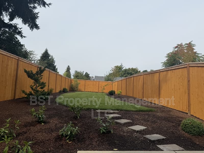 Keizer Townhome: 4035 Filbert St NE, Keizer, OR 97303
