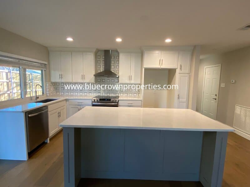 Carrollton House: 2032 Kings Road