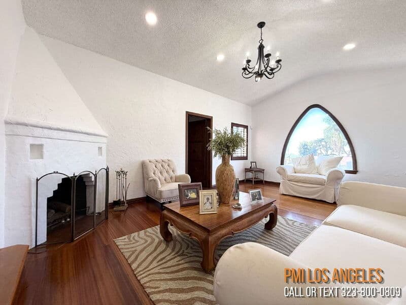 Los Angeles House: 6102 South Citrus Avenue