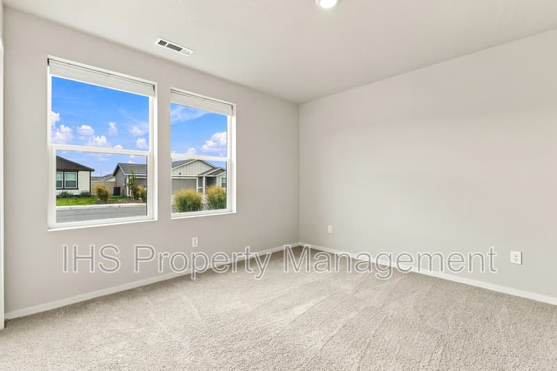 Pasco House: 11329 Dunsmuir Dr,