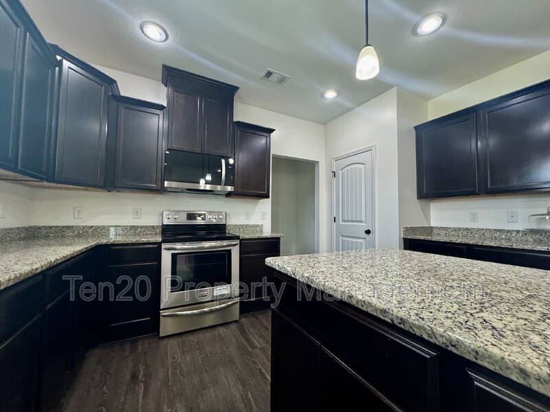 Columbus House: 5037 Lexington Lane
