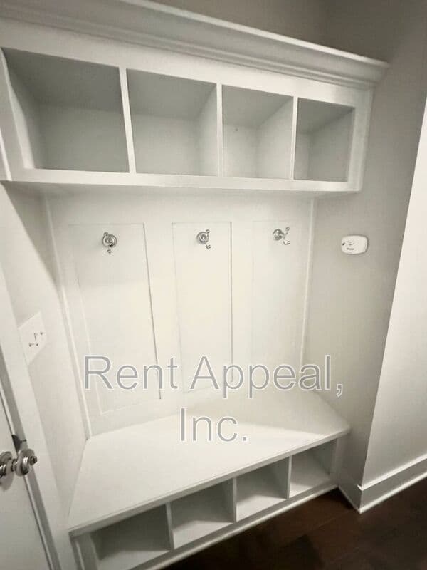 Doraville House: 3779 Oxford Circle