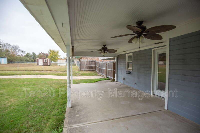 Smiths Station House: 776 Lee Rd 222