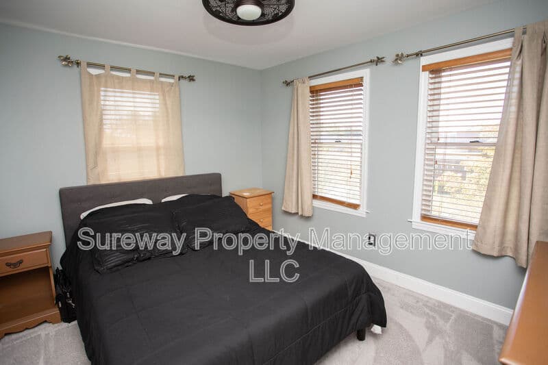 Magnolia House: 417 N Warwick Rd