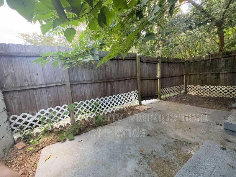 Ocala House: 1970 SE 40 Street Rd