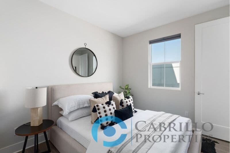 San Diego Apartment: 1695 Saturn Blvd
